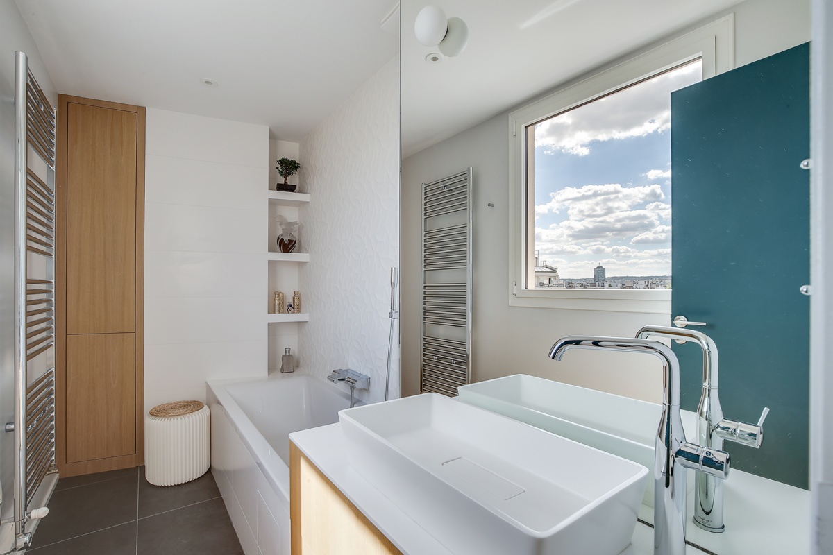 Ramnagement d'un appartement  Paris et cration d'un rooftop : salle de bain architecte