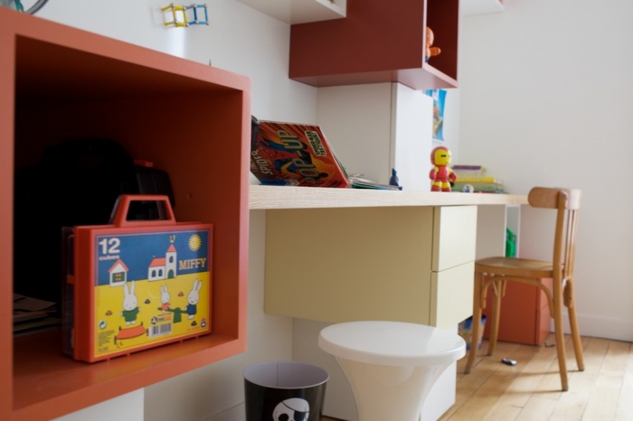 Bureaux et bibliothque pour enfants : 090520-Agnes-075
