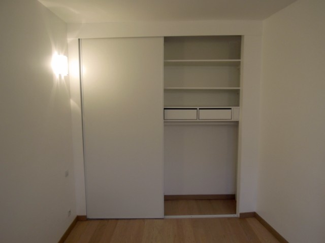 APPARTEMENT T : CHAMBRE
